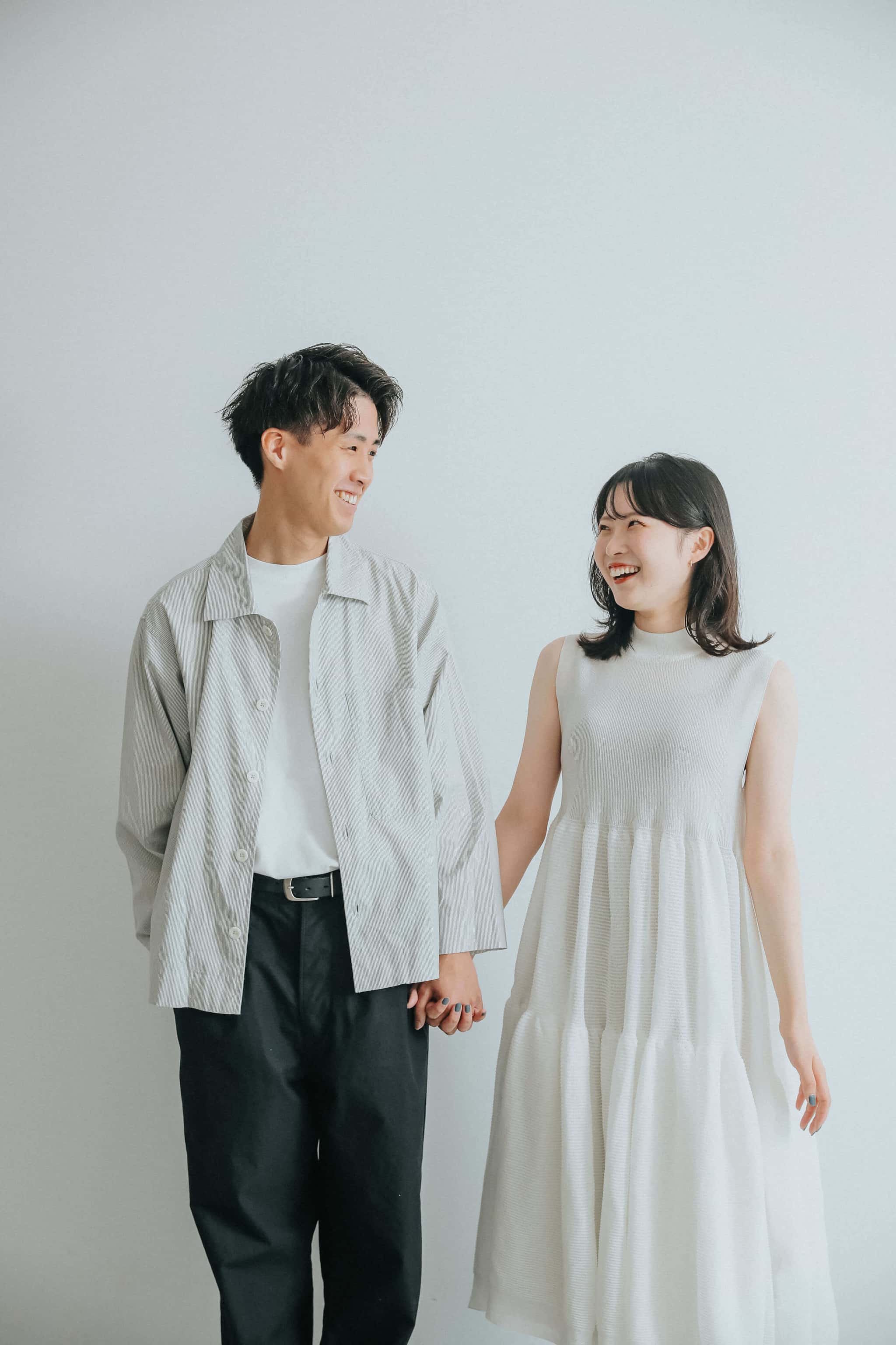 シンプルな衣装で残す、時代に左右されない記念写真